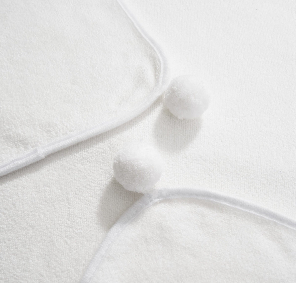 Kids Plain Pom Pom Hooded Towel - White 🇬🇧