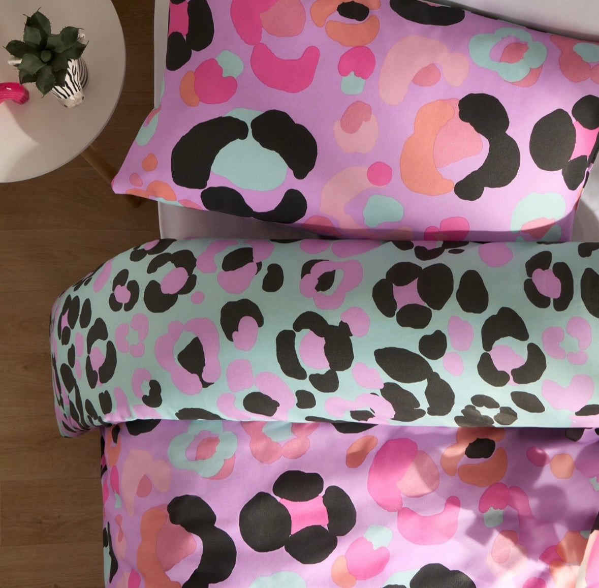 Abstract Neon Leopard Print Reversible Duvet Set - Pink 🇬🇧