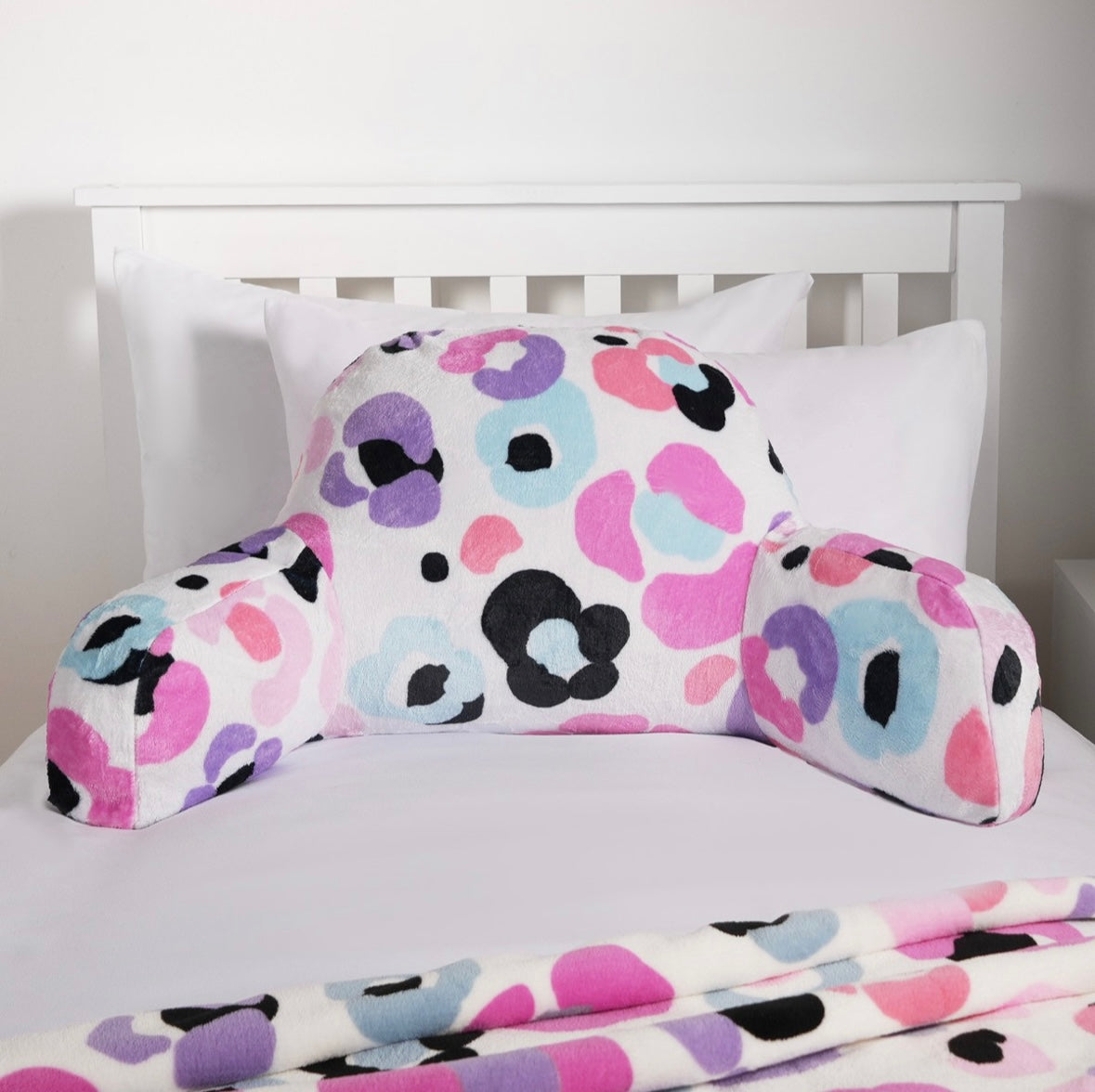 Kids Leopard Fleece Cuddle Cushion - Pink 🇬🇧