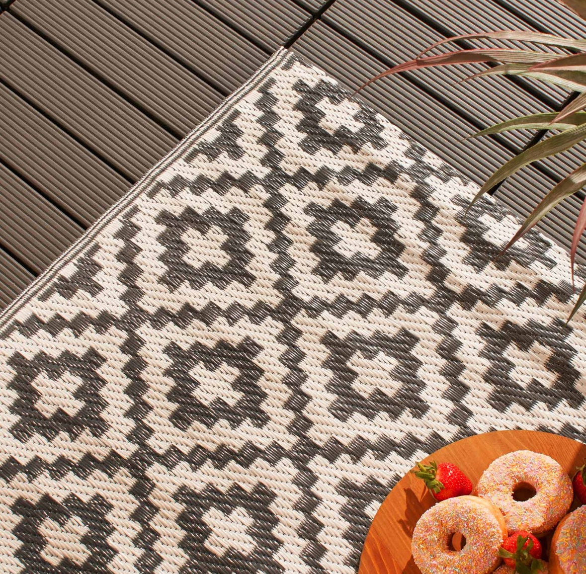Geometric Print Outdoor Rugs 🇬🇧
