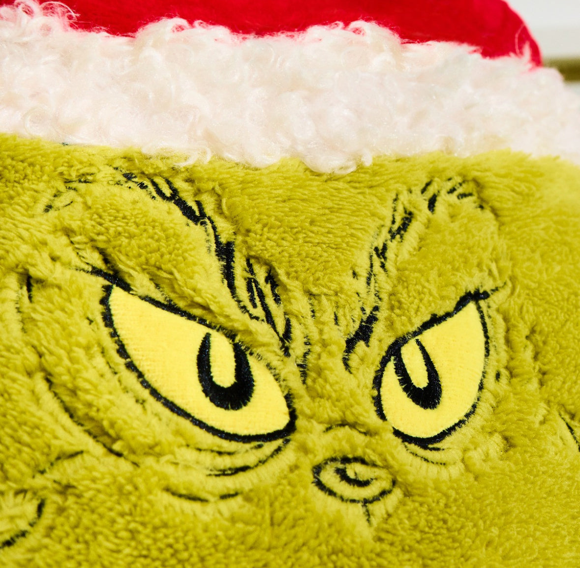 The Grinch Cuddle Cushion - Green 🇬🇧
