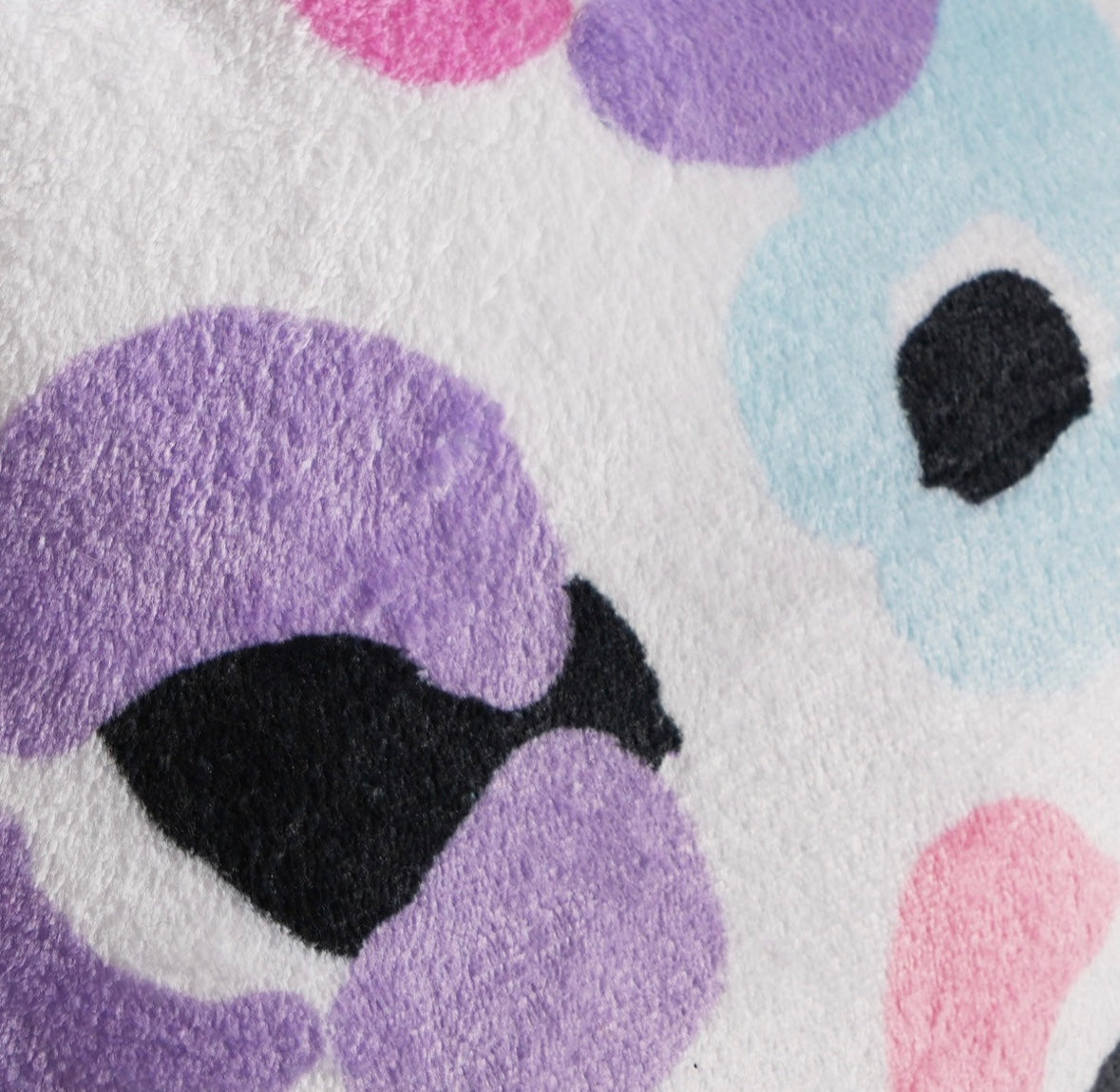 Kids Leopard Fleece Cuddle Cushion - Pink 🇬🇧