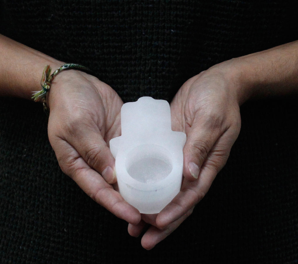 Selenite Hamsa Candle Holder 🇬🇧
