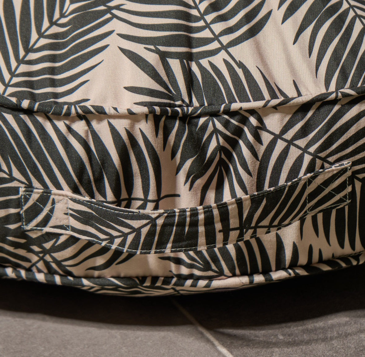 Indoor/Outdoor Round Print Filled Cushions 🇬🇧