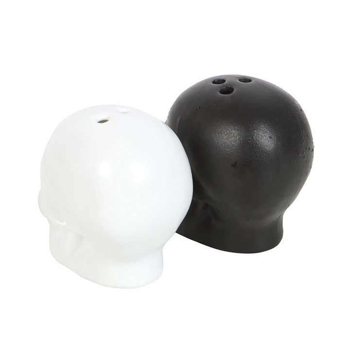 Skull Salt and Pepper Shakers 🇬🇧