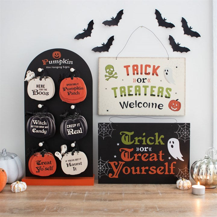 Trick or Treat Yourself Hanging Sign 🇬🇧