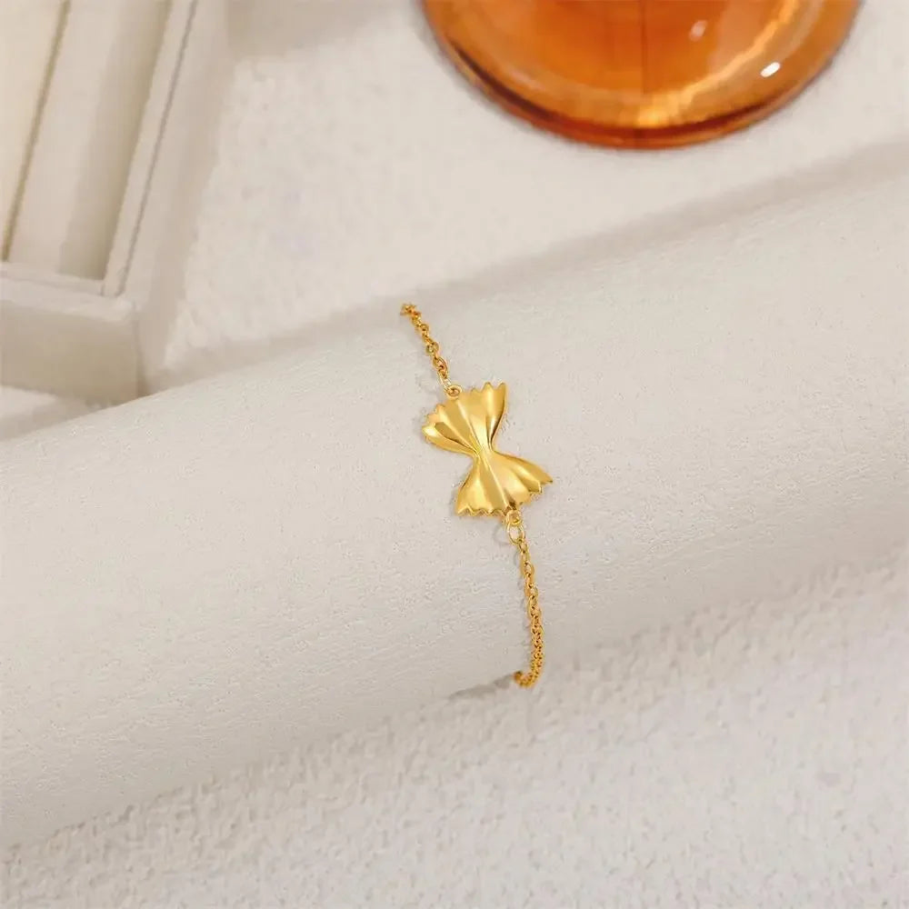 Bow Charm Bracelet 🇬🇧