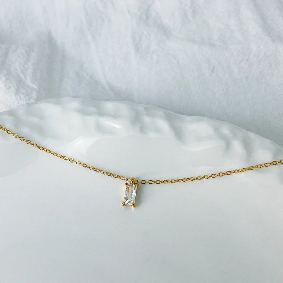 Elegant Rectangular Zirconia Pendant Necklace – Gold & Silver 🇬🇧