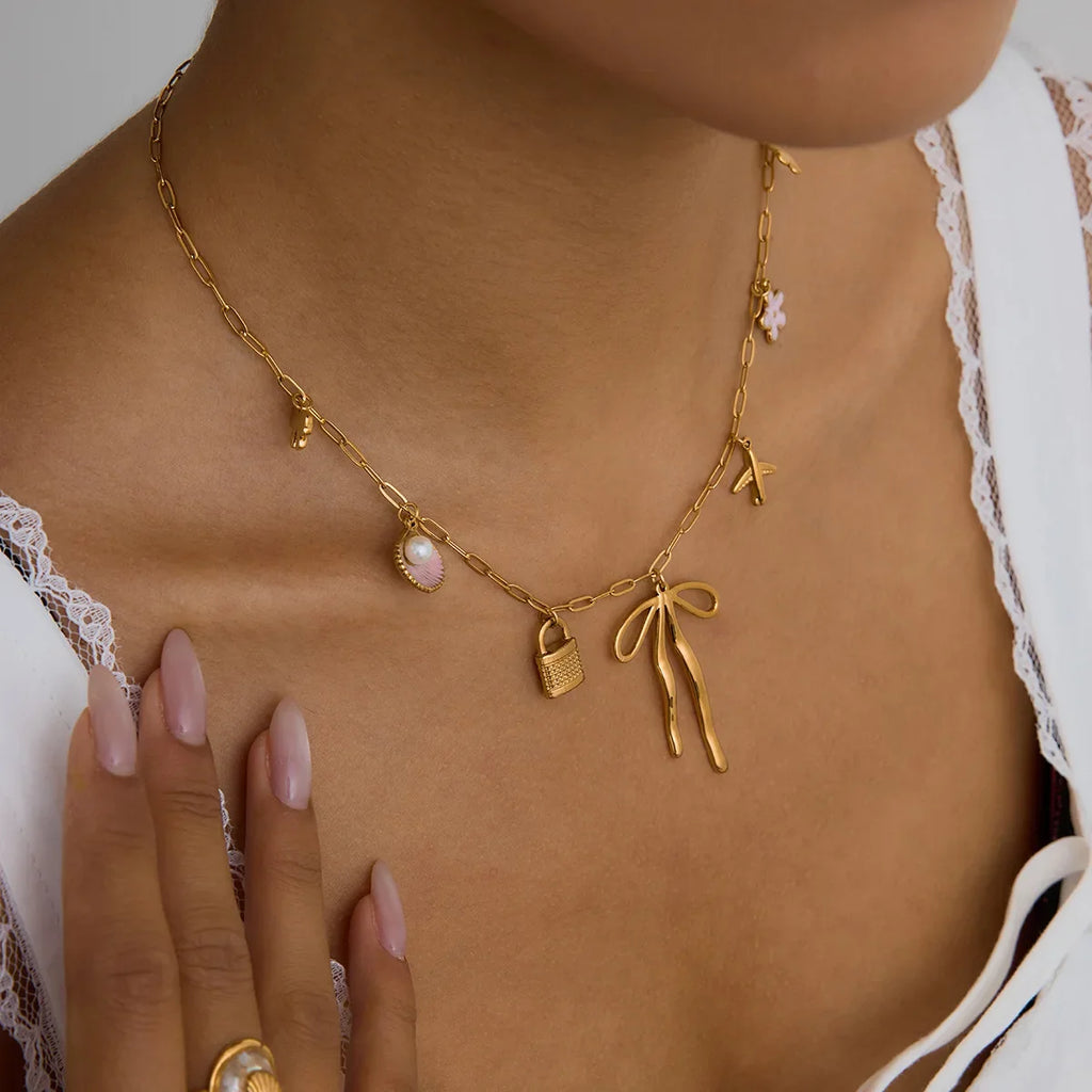 Charm Bow Necklace 🇬🇧