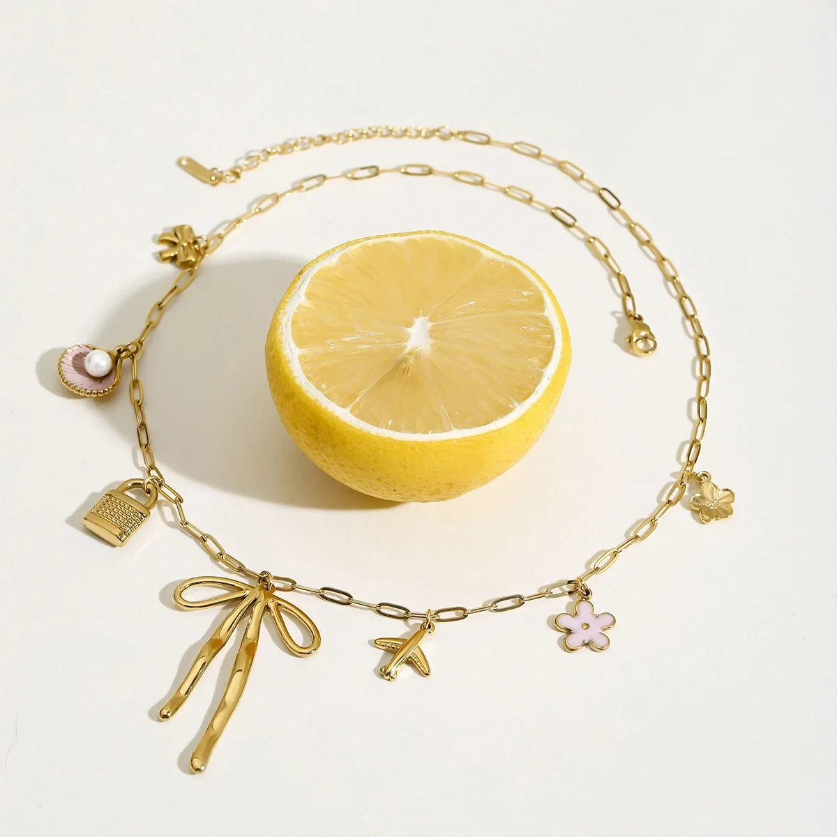 Charm Bow Necklace 🇬🇧