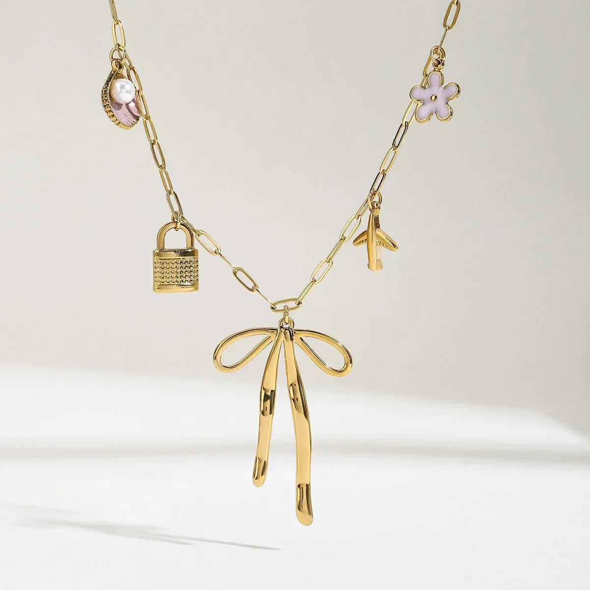Charm Bow Necklace 🇬🇧
