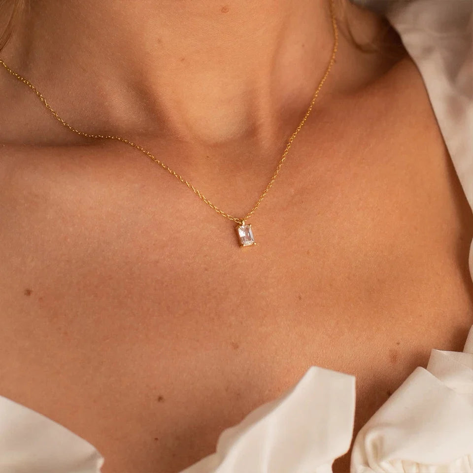 Elegant Rectangular Zirconia Pendant Necklace – Gold & Silver 🇬🇧
