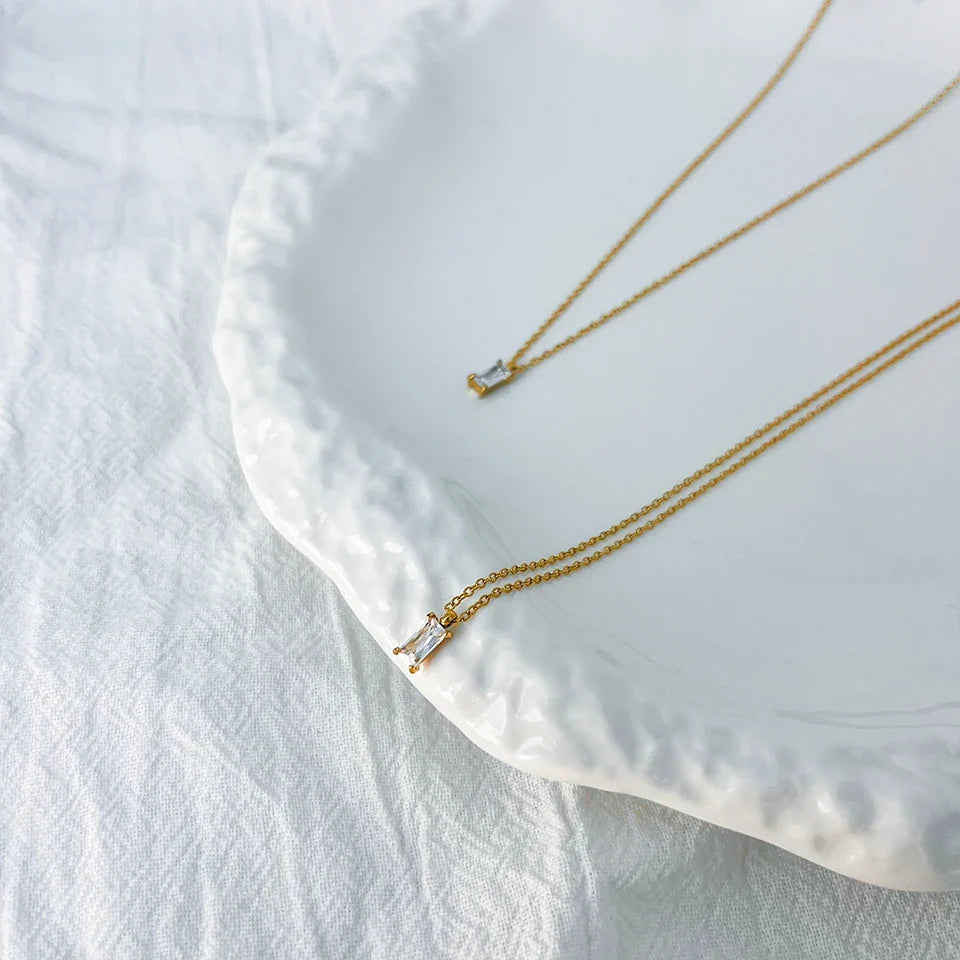 Elegant Rectangular Zirconia Pendant Necklace – Gold & Silver 🇬🇧