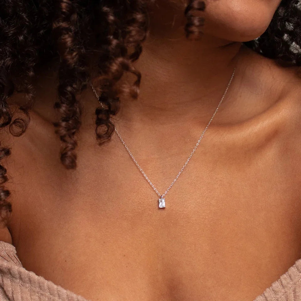 Elegant Rectangular Zirconia Pendant Necklace – Gold & Silver 🇬🇧