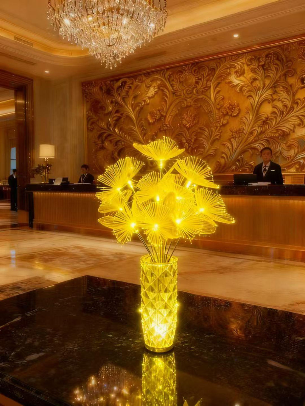 Decorative table lamp flower-like design 🇬🇧