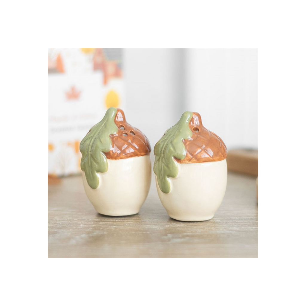 Acorn Salt and Pepper Shakers 🇬🇧