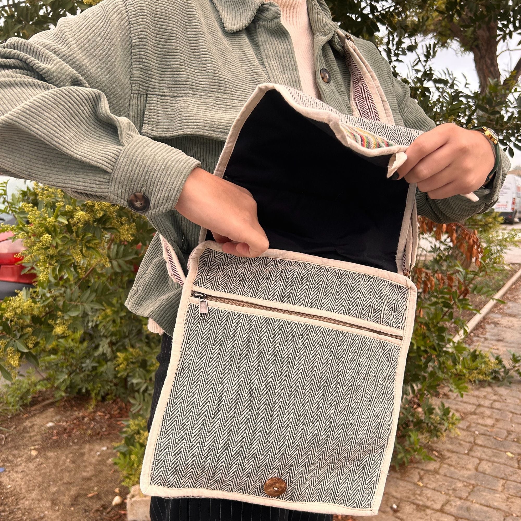 Hemp Laptop Messenger Bag - Curves 🇬🇧