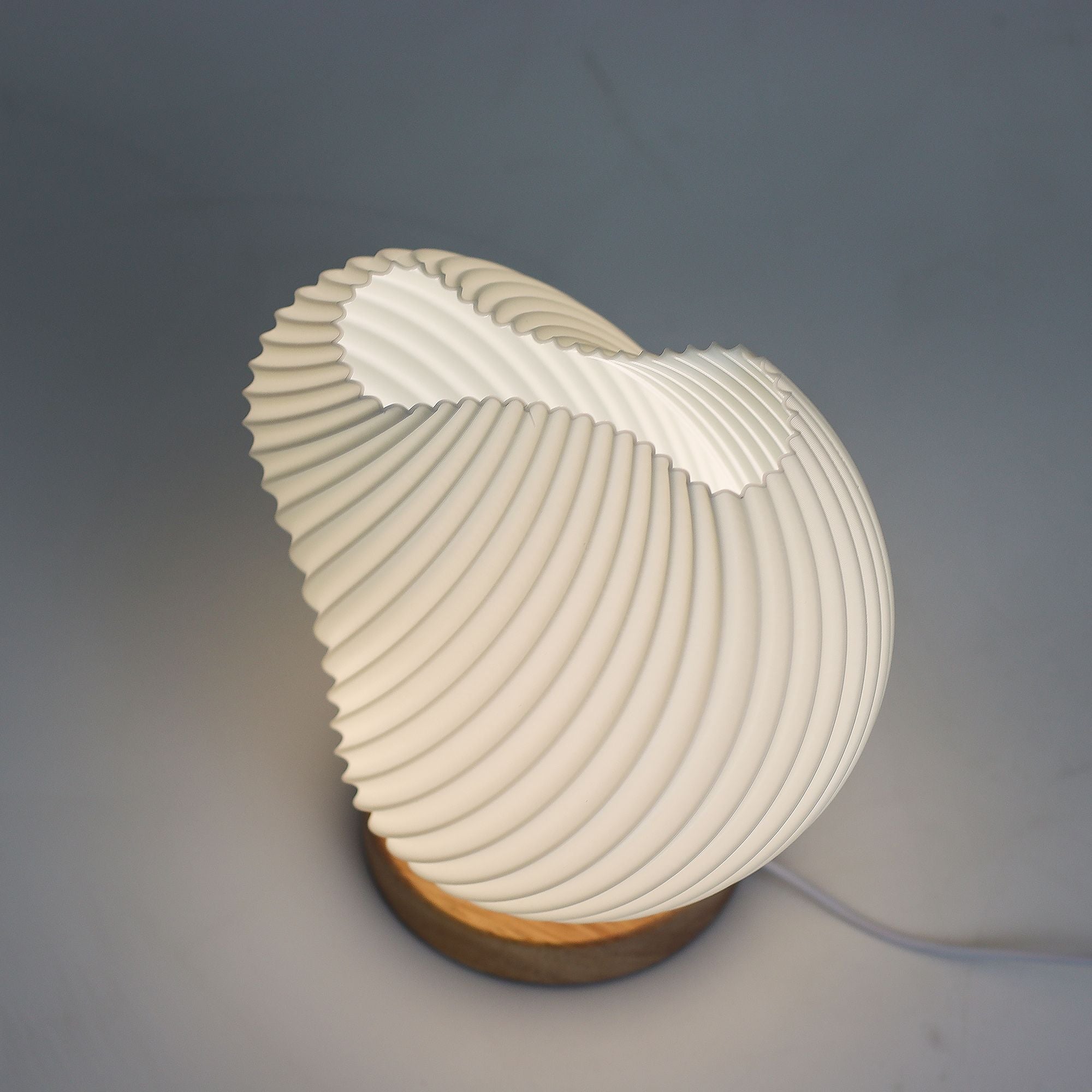 New Wave Lamp - USB - 3 settings - Shell Twisted 🇬🇧