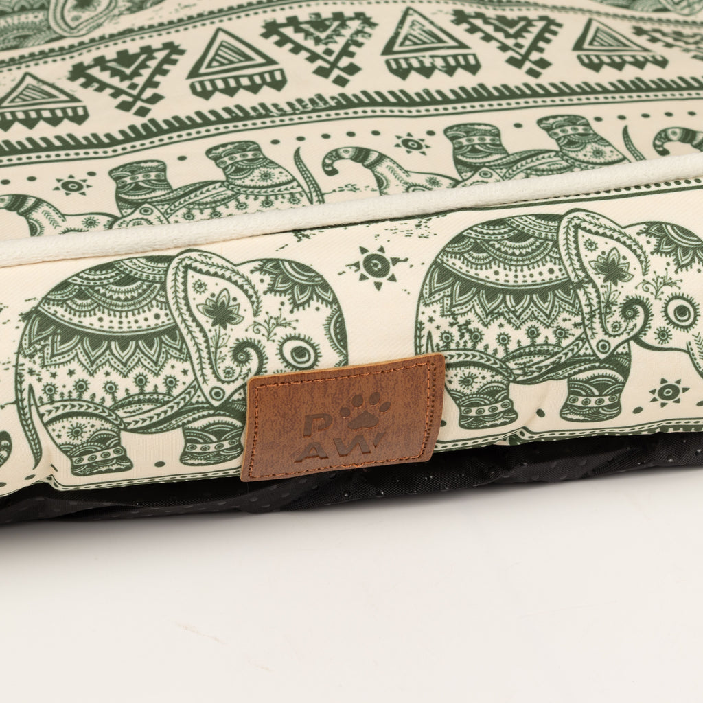 PAW Bed – Lucky Elephant – Green – 60 × 50 × 14cm 🇬🇧