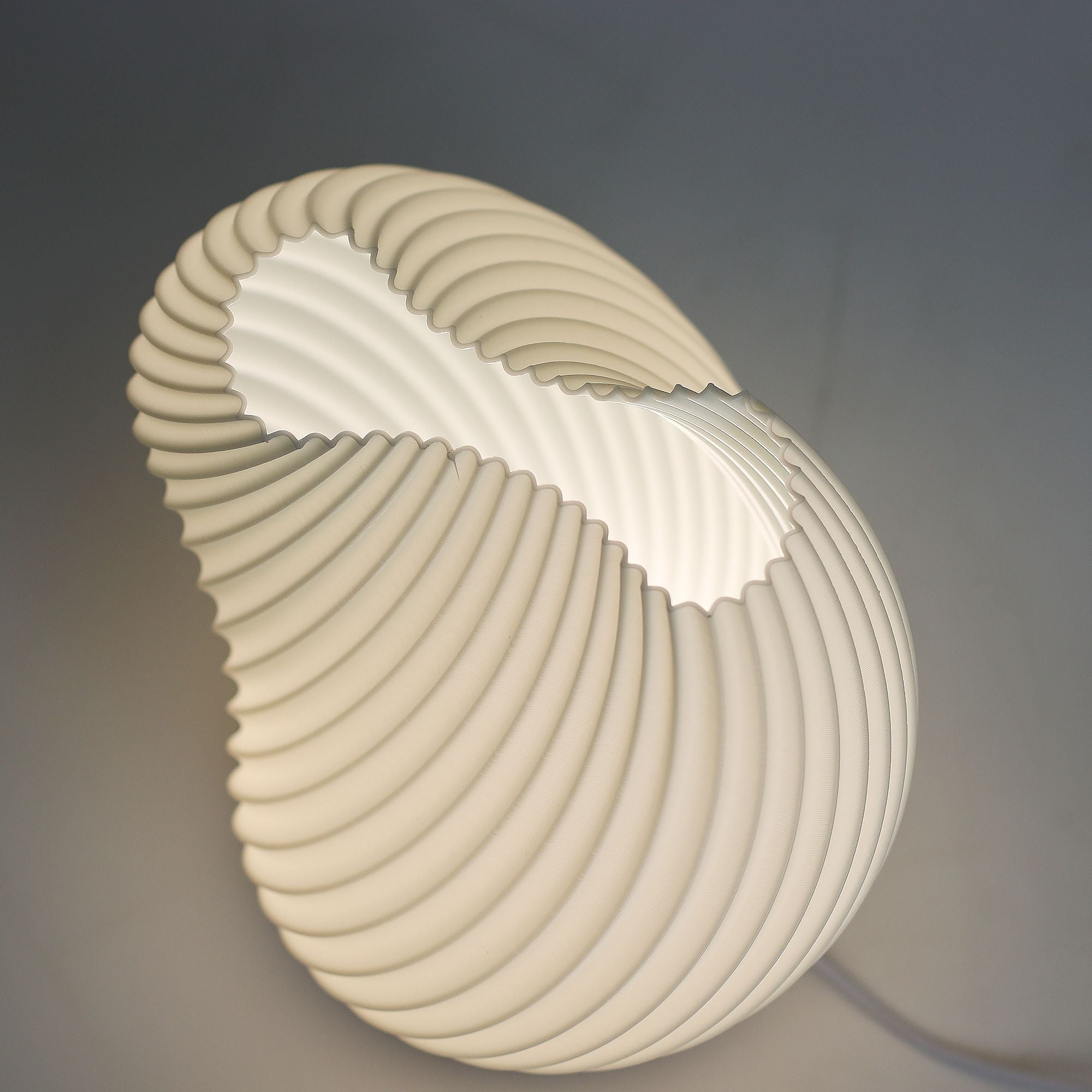 New Wave Lamp - USB - 3 settings - Shell Twisted 🇬🇧