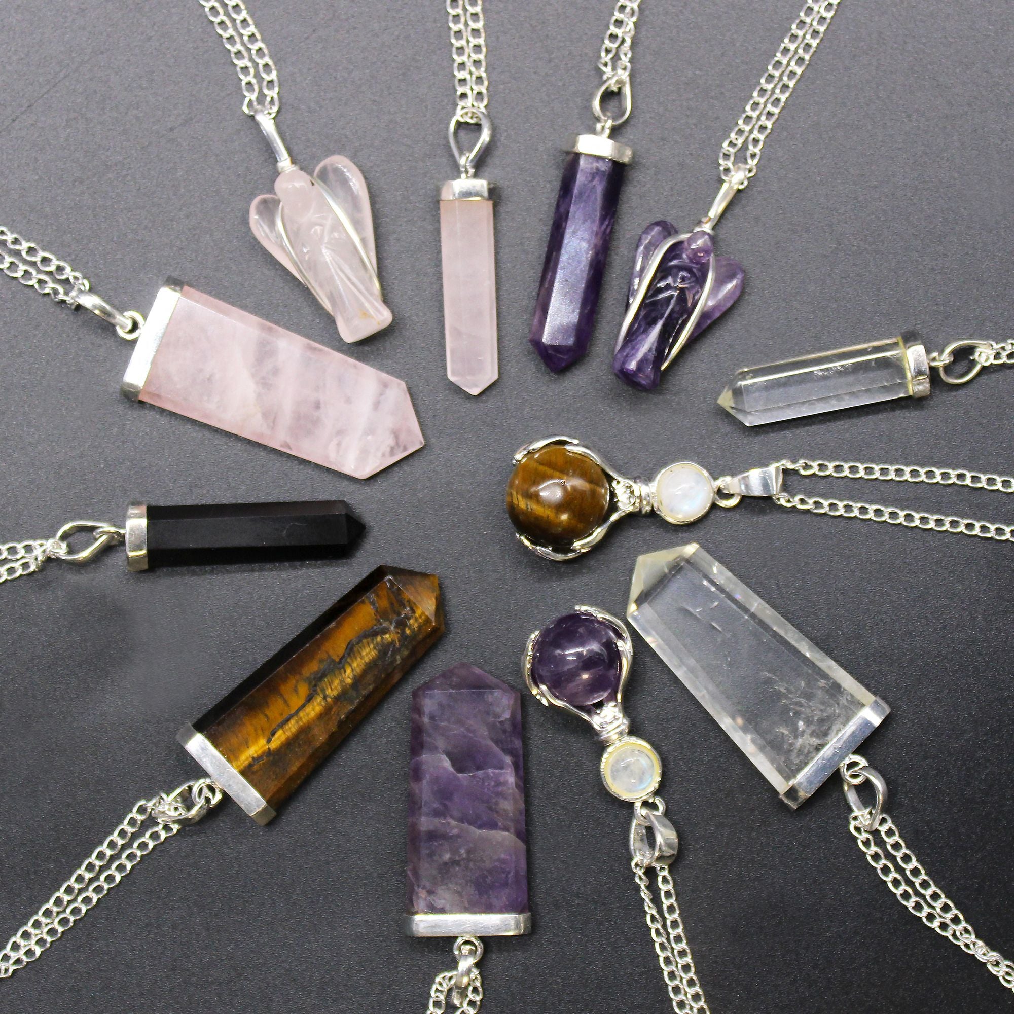 Gemstone Healing Hands Pendant - Amethyst 🇬🇧