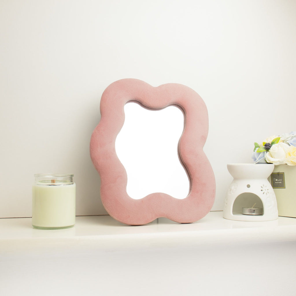 Soft Squiggly Mirror – Square Pebble – Rose Blush (22.5x27x2.3cm) 🇬🇧