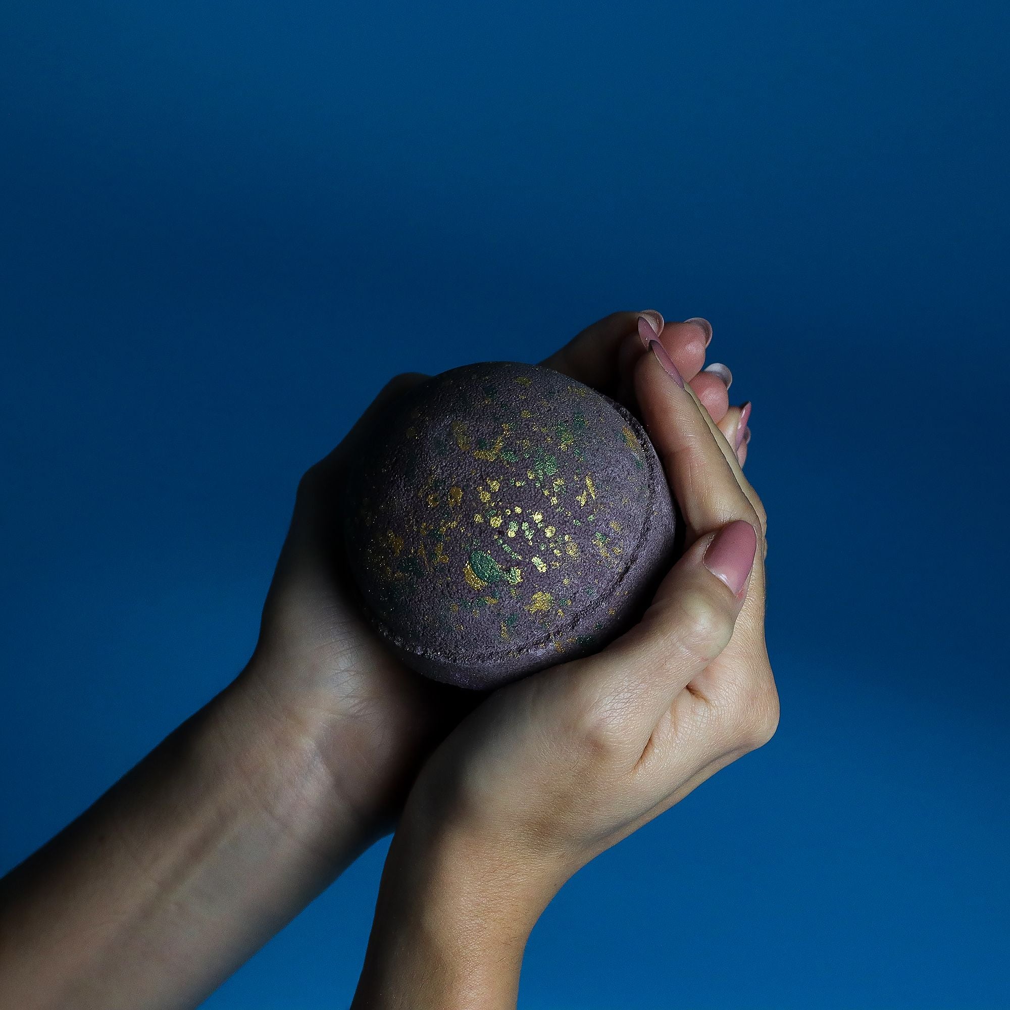Dubai Bath Bomb - Emerald Oudh Truffle 🇬🇧