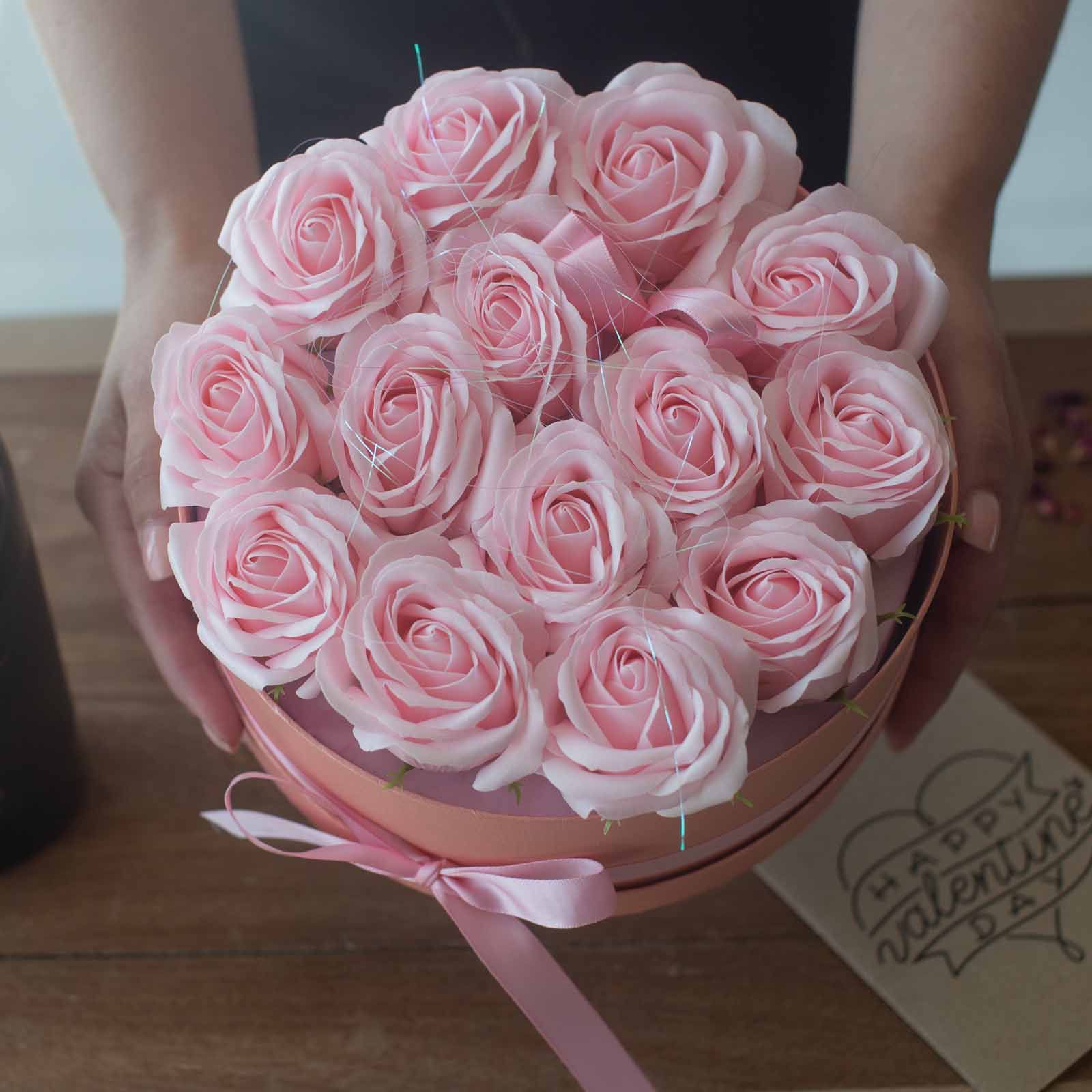 Soap Flower Gift Bouquet - 13 Pink Roses - Heart 🇬🇧