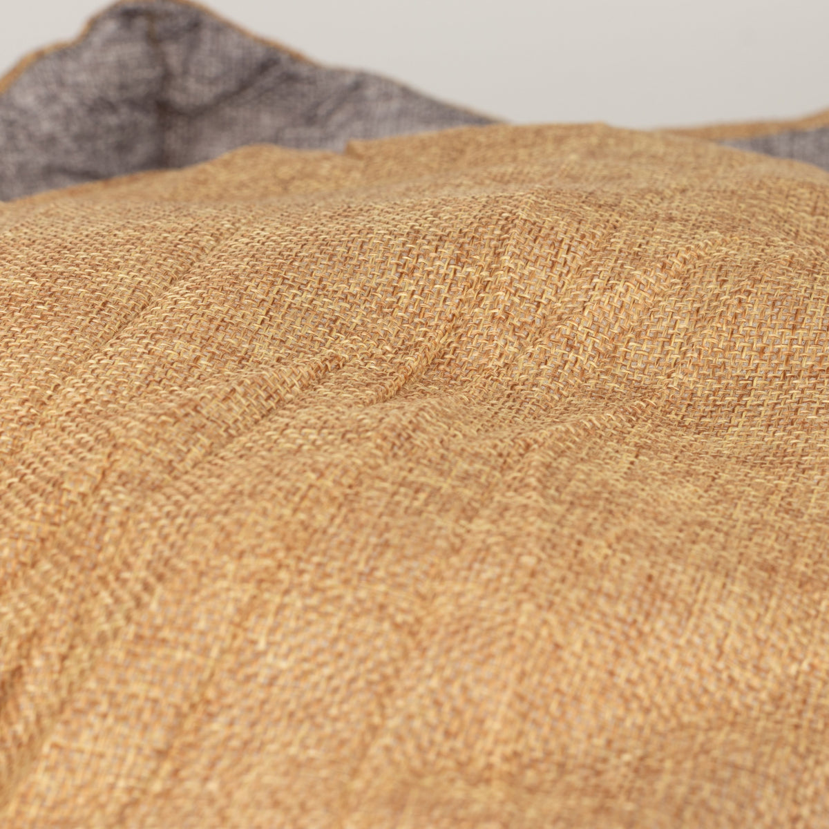 Paw Bed – Medium Royal Crown – Sand & Grey – 50 × 50 × 26cm 🇬🇧