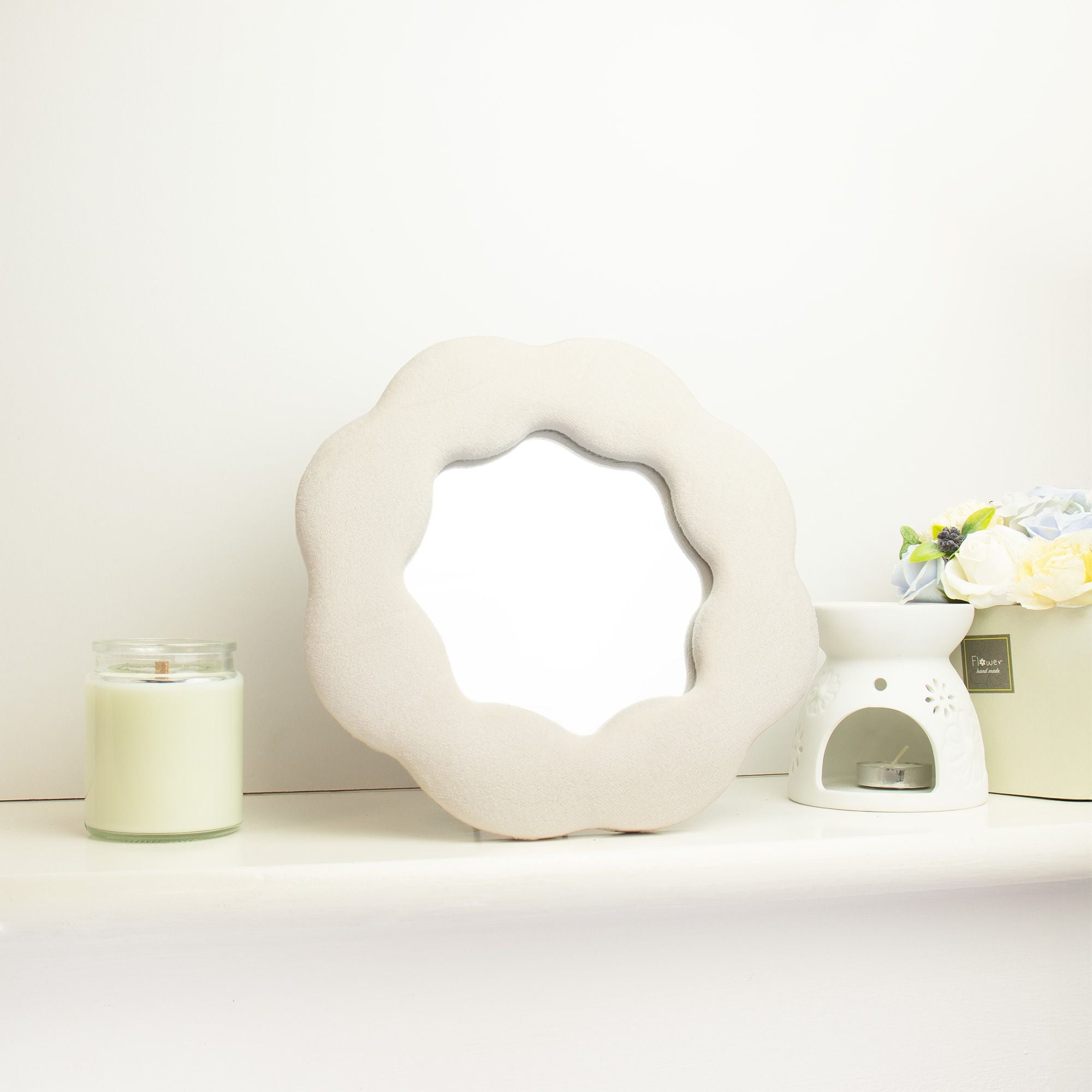 Soft Squiggly Mirror – Flower – Stone (25.4x25.4x2.3cm) 🇬🇧