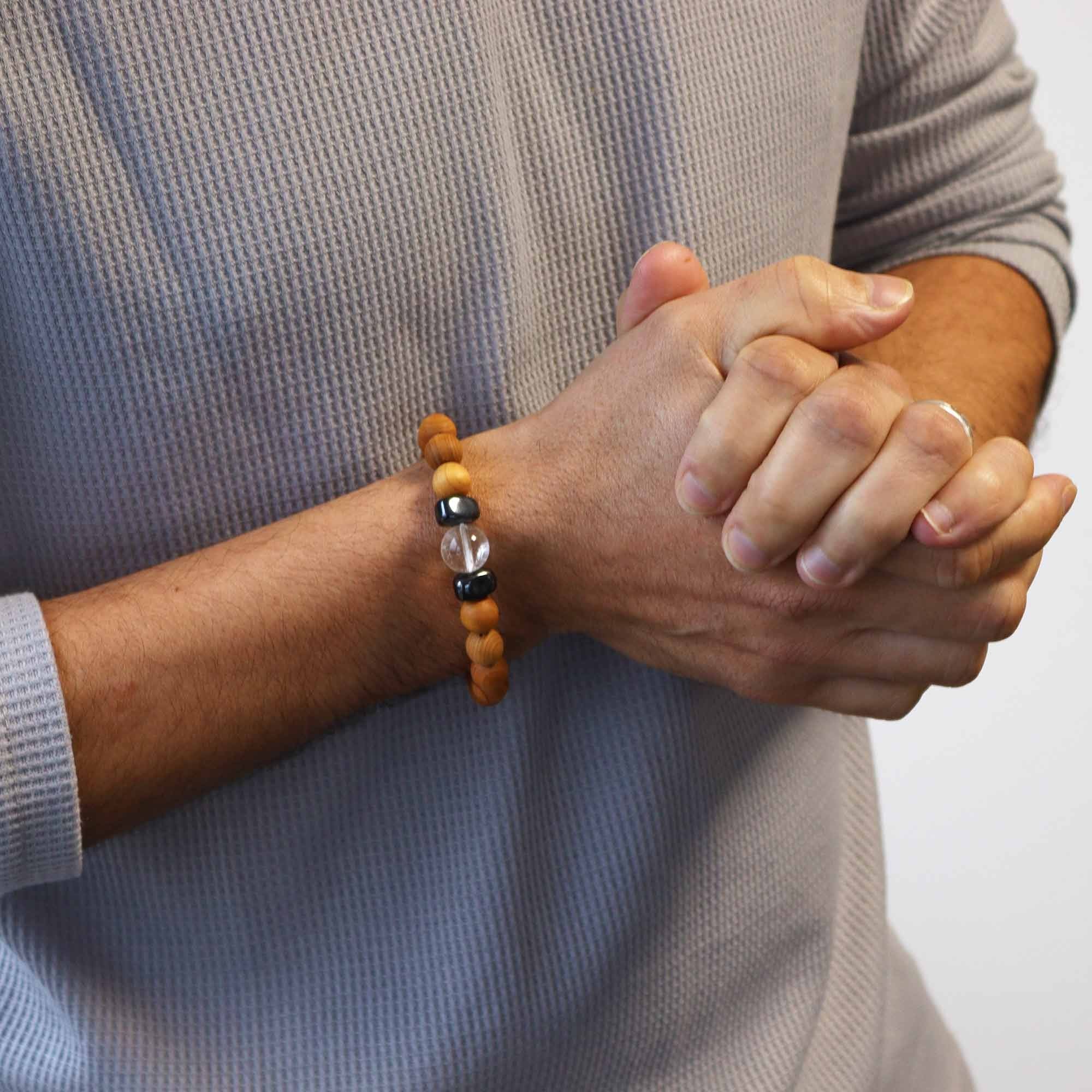 Cedarwood Crown Chakra Bangle with Clear Quartz 🇬🇧