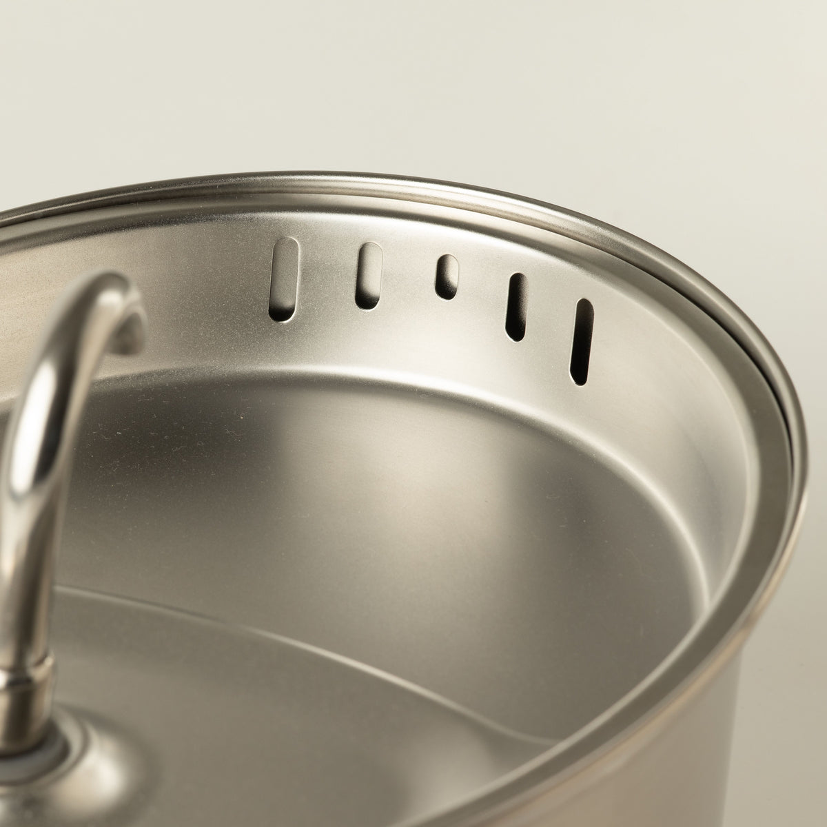 PAW Food Bowls - Electric Water Fountain 2.5 Litre - USB - Stainless Steal 🇬🇧