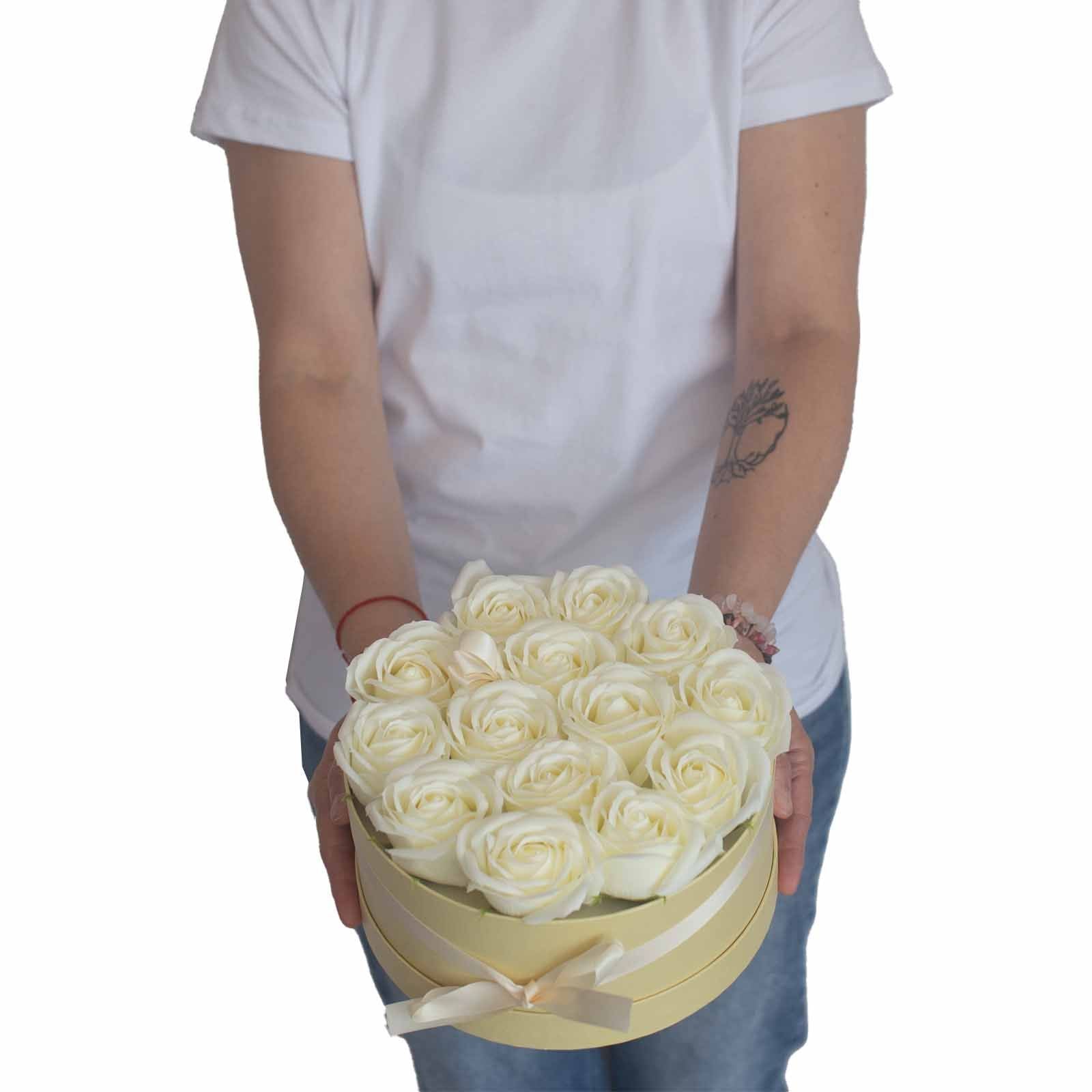 Soap Flower Gift Bouquet - 13 Cream Roses - Heart 🇬🇧