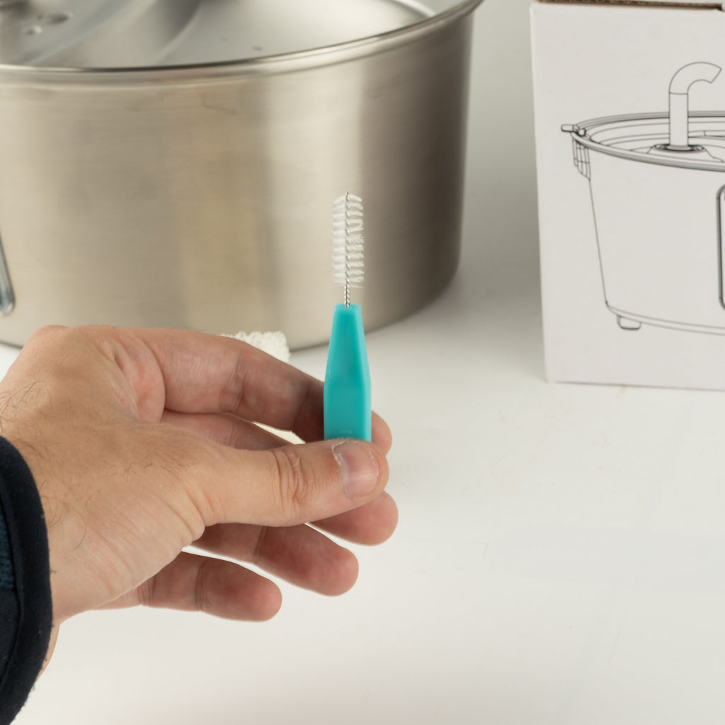PAW Food Bowls - Electric Water Fountain 2.5 Litre - USB - Stainless Steal 🇬🇧