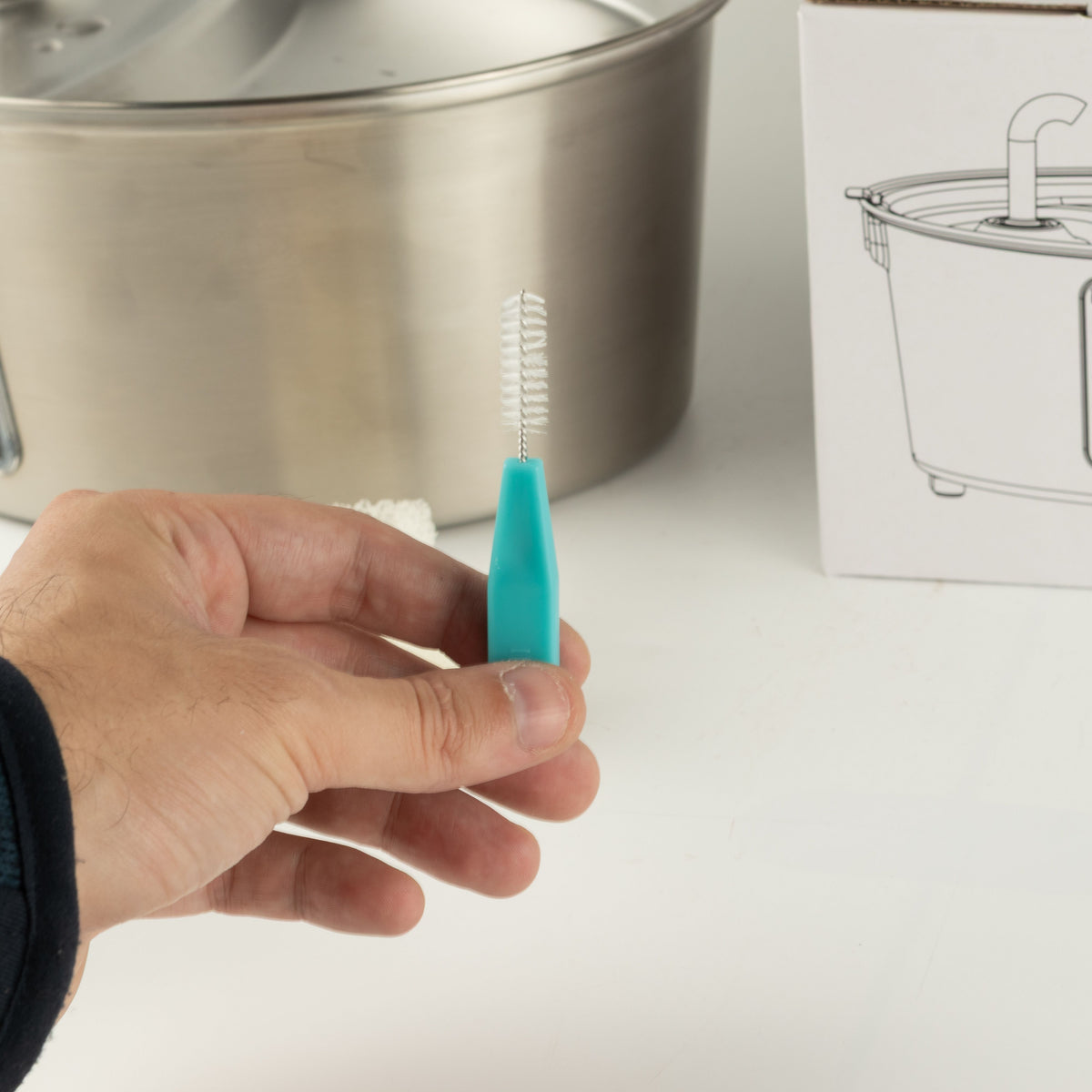 PAW Food Bowls - Electric Water Fountain 2.5 Litre - USB - Stainless Steal 🇬🇧