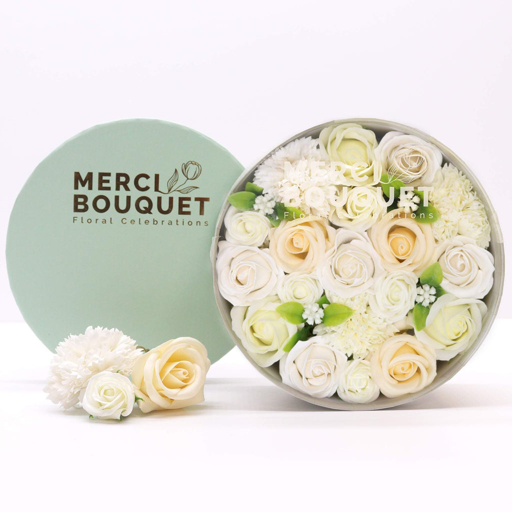Round Box - Wedding Blessings - White & Ivory 🇬🇧