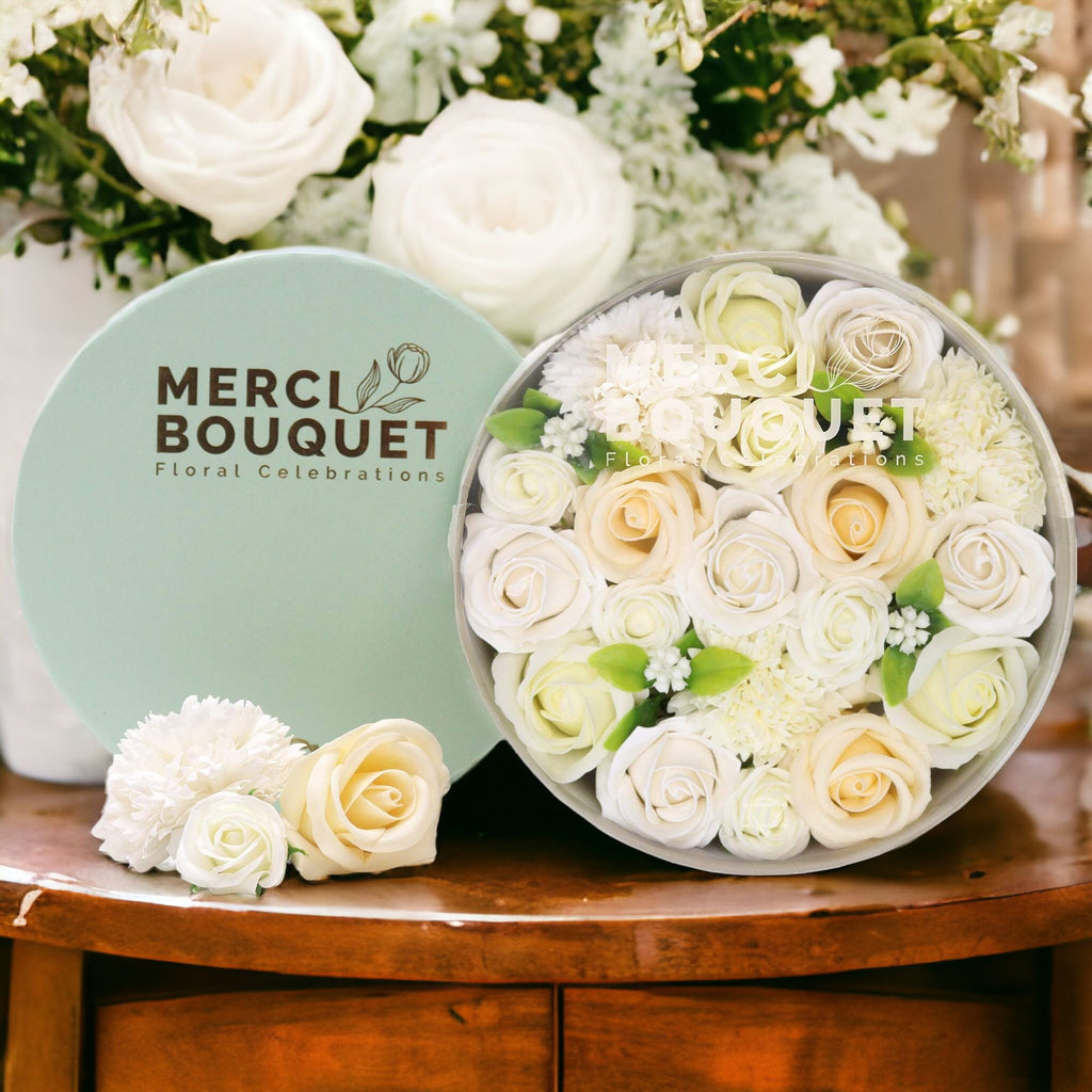 Round Box - Wedding Blessings - White & Ivory 🇬🇧