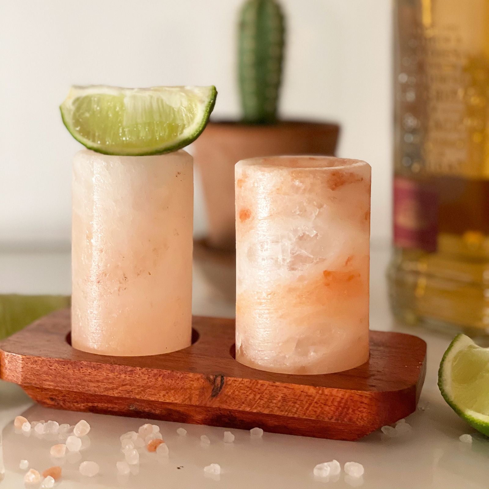 Set of 2 Himalayan Salt Shot Glasses & Wood Serving Stand 🇬🇧