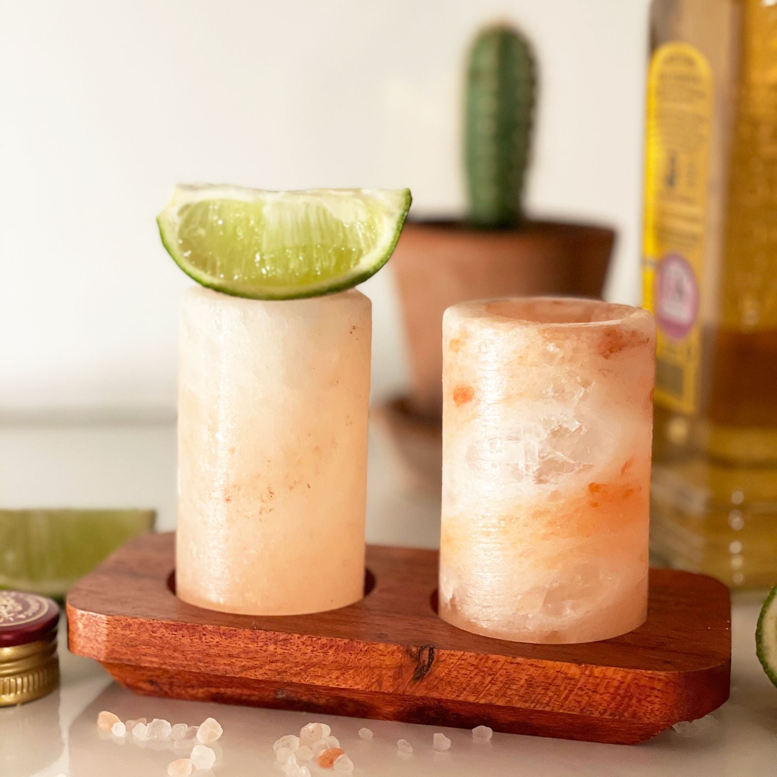Set of 4 Himalayan Salt Shot Glasses & Wood Serving Stand 🇬🇧