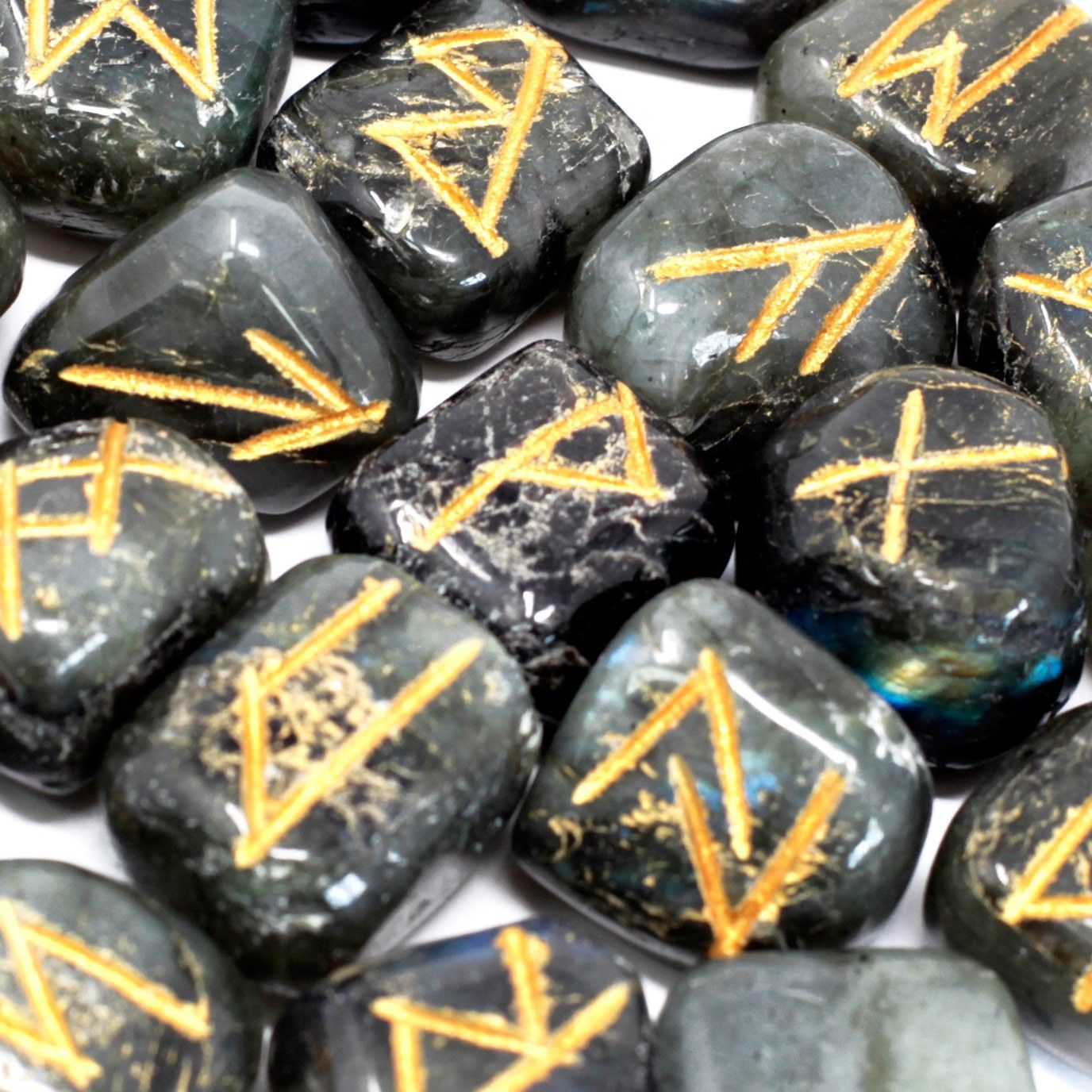 Runes Stone Set in Pouch - Labradorite 🇬🇧