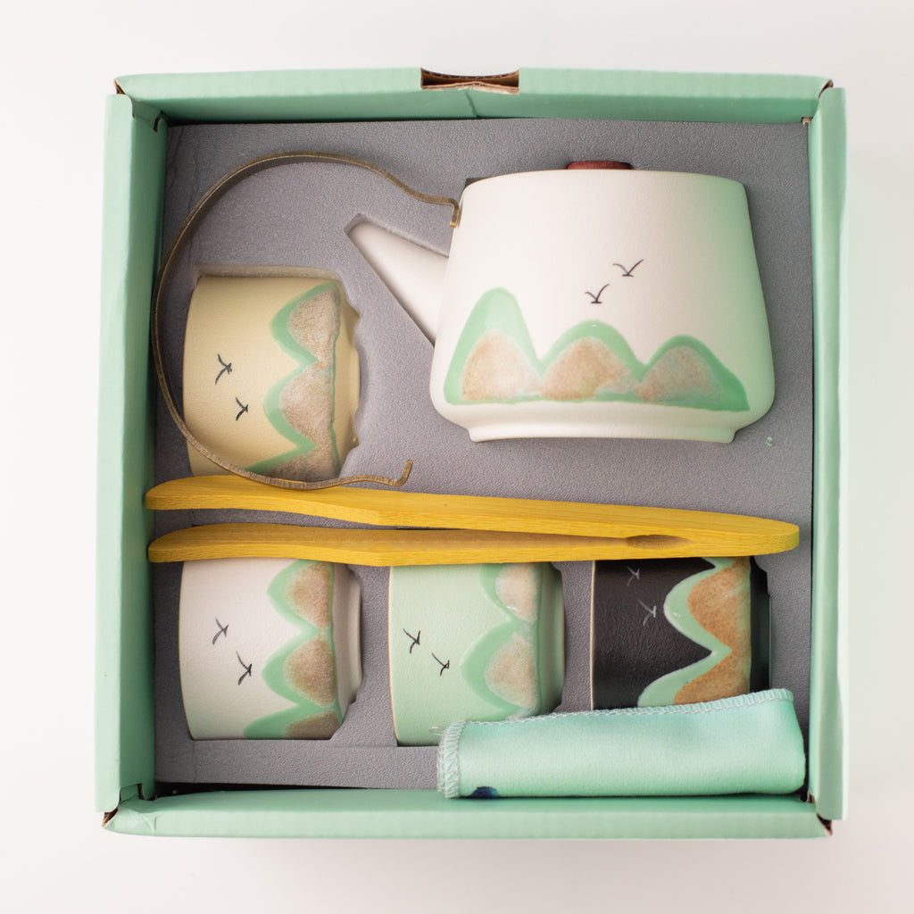 Thousand Miles - Tea Set - Four Cups - Ceremonial Cloth & Bamboo Grip 🇬🇧