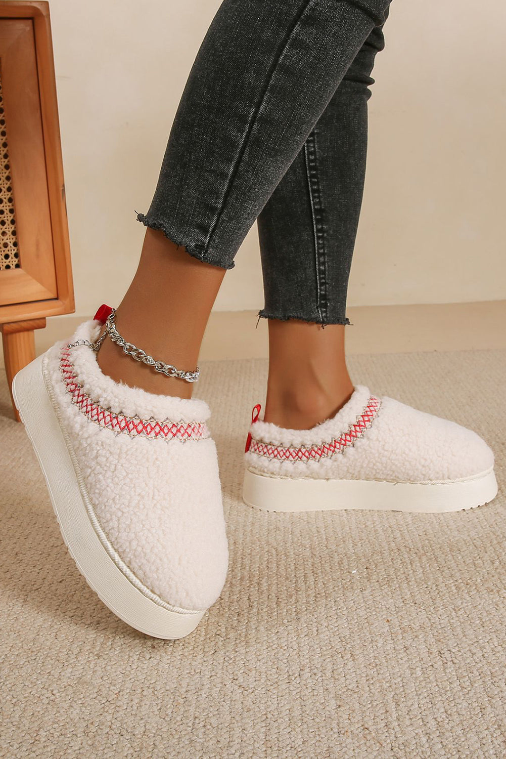 White Embroidered Sherpa Plush Thick Sole Winter Slippers 🇨🇳
