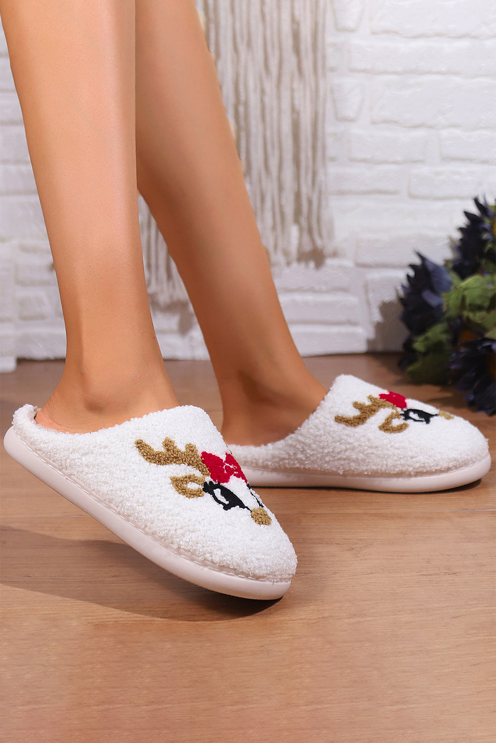 White Christmas Cartoon Pattern Plush Slippers 🇺🇸