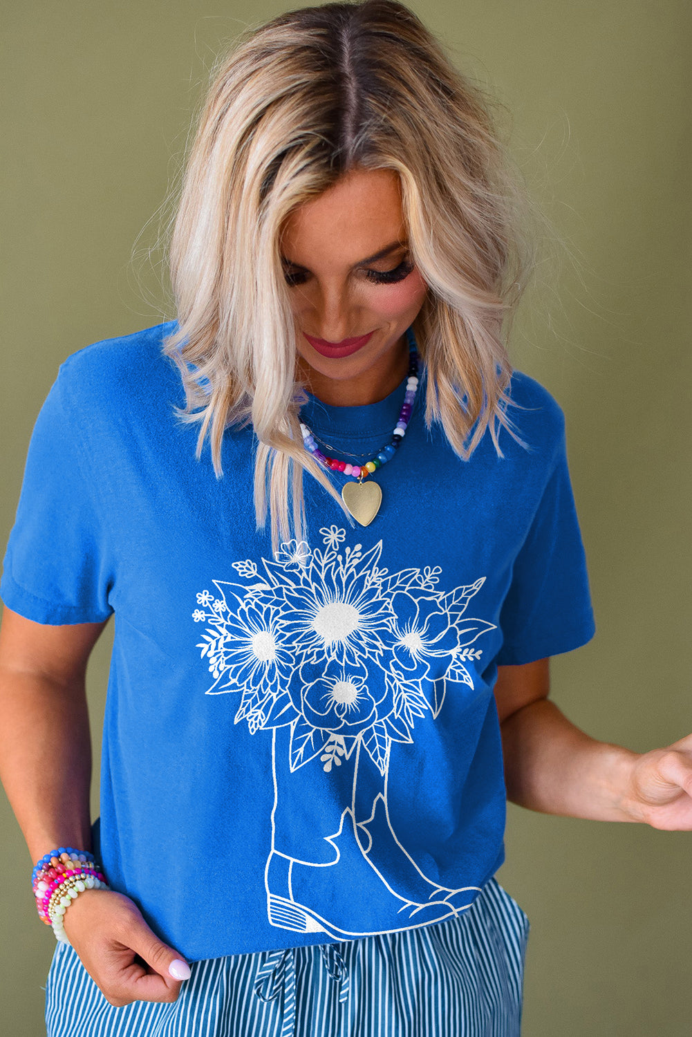 Blue Sunflower Boots Graphic Western Fashion T Shirt 🇺🇲
