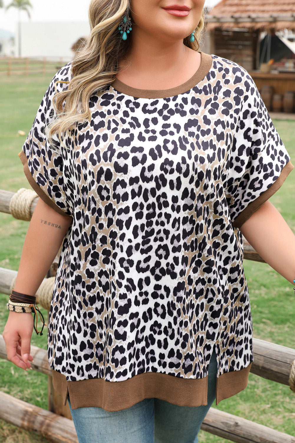 Khaki Leopard Contrast Trim Short Sleeve Loose Plus Size Top 🇨🇳