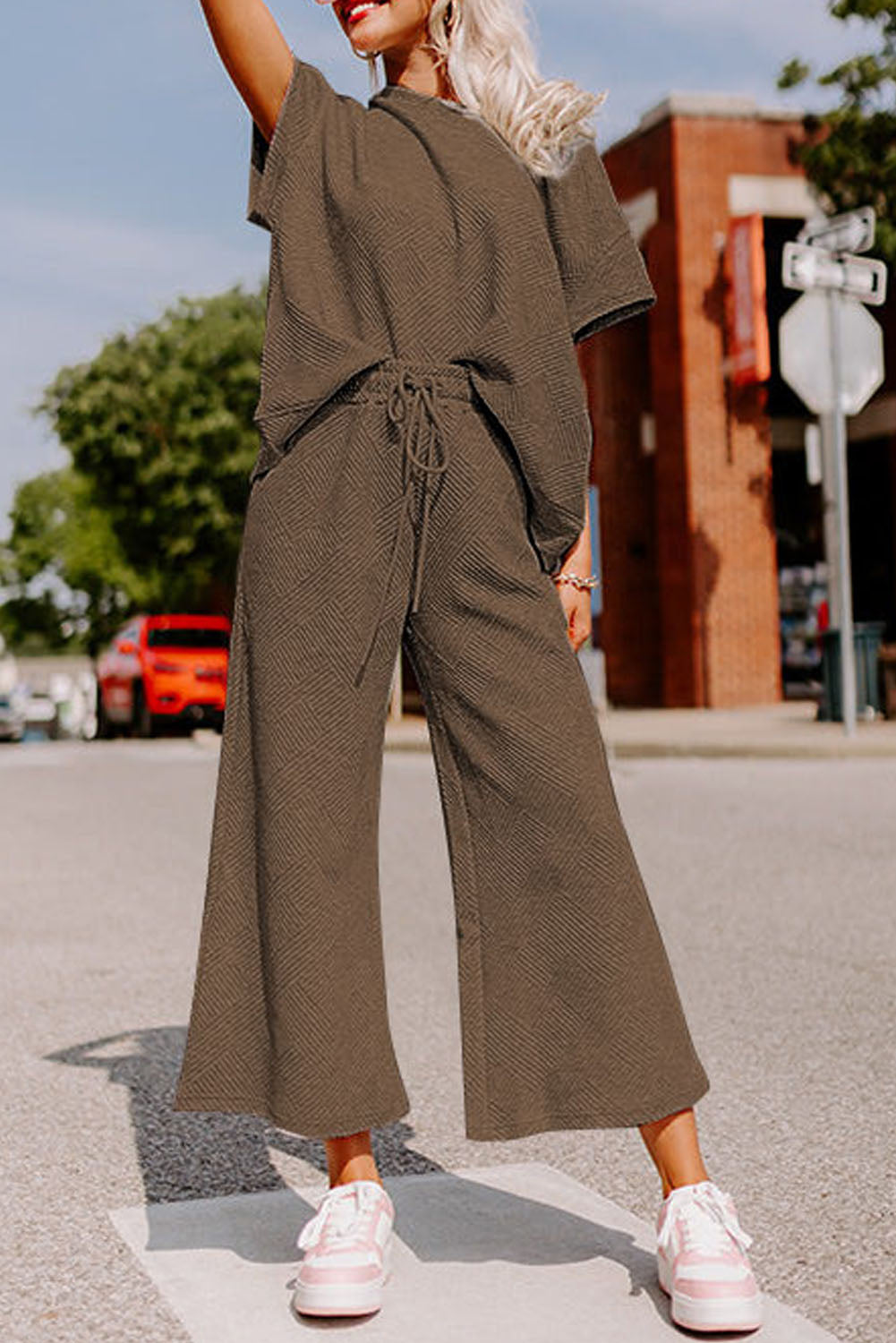 Brown Textured Loose Fit T Shirt and Drawstring Pants Set 🇨🇳