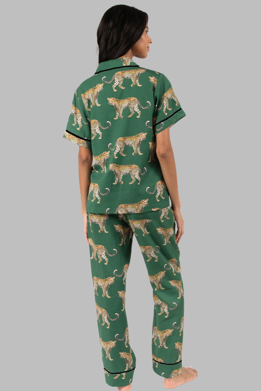 Green Cheetah Print Short Sleeve Shirt and Pants Pajama Set 🇨🇳