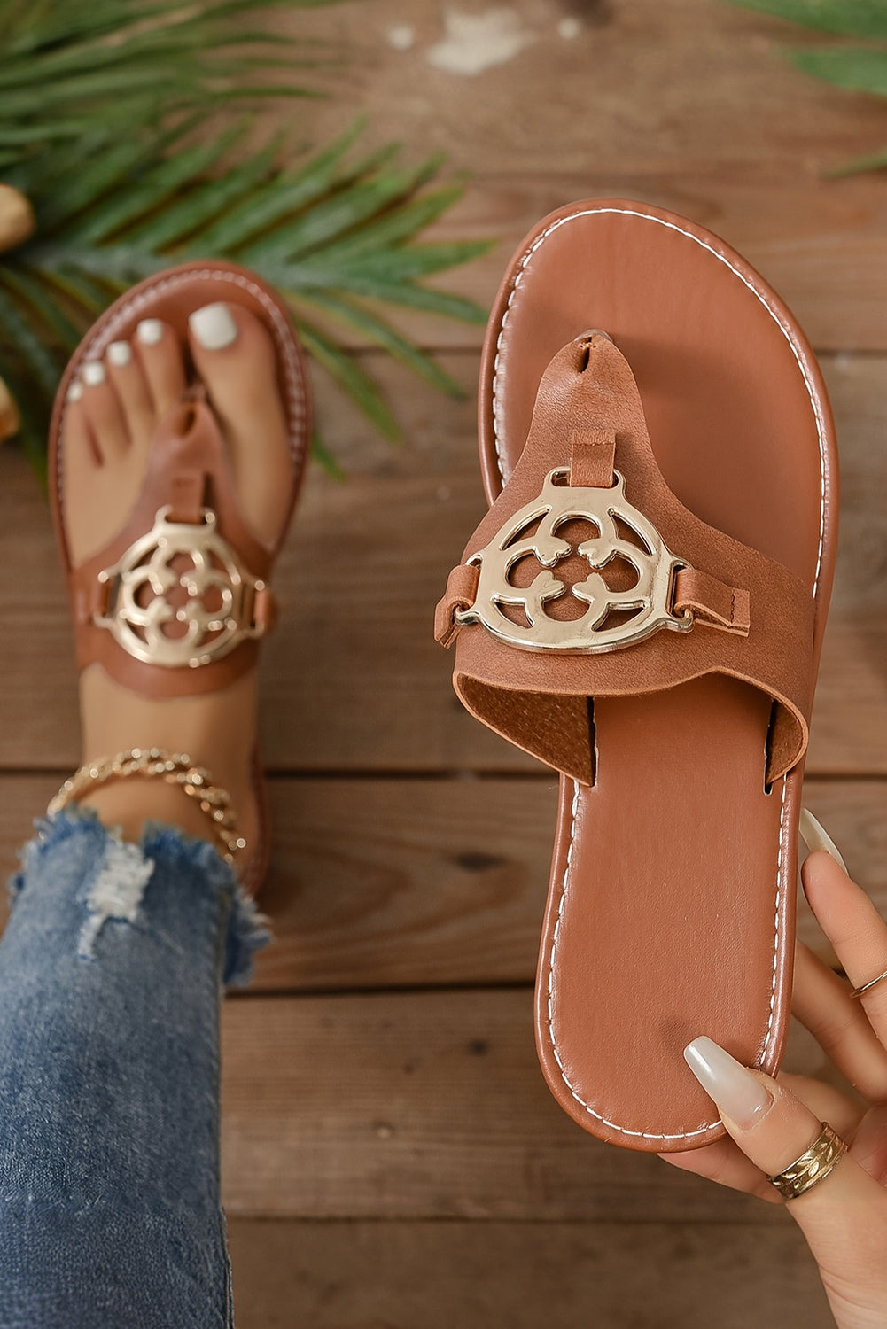 Chestnut Metal Decor Leather Thong Slippers 🇨🇳