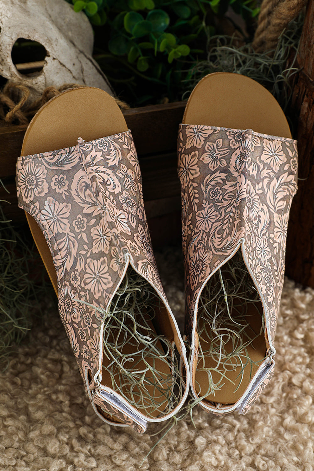 Brown Vintage Floral Leather Rivet Hollowed Platform Sandals 🇨🇳