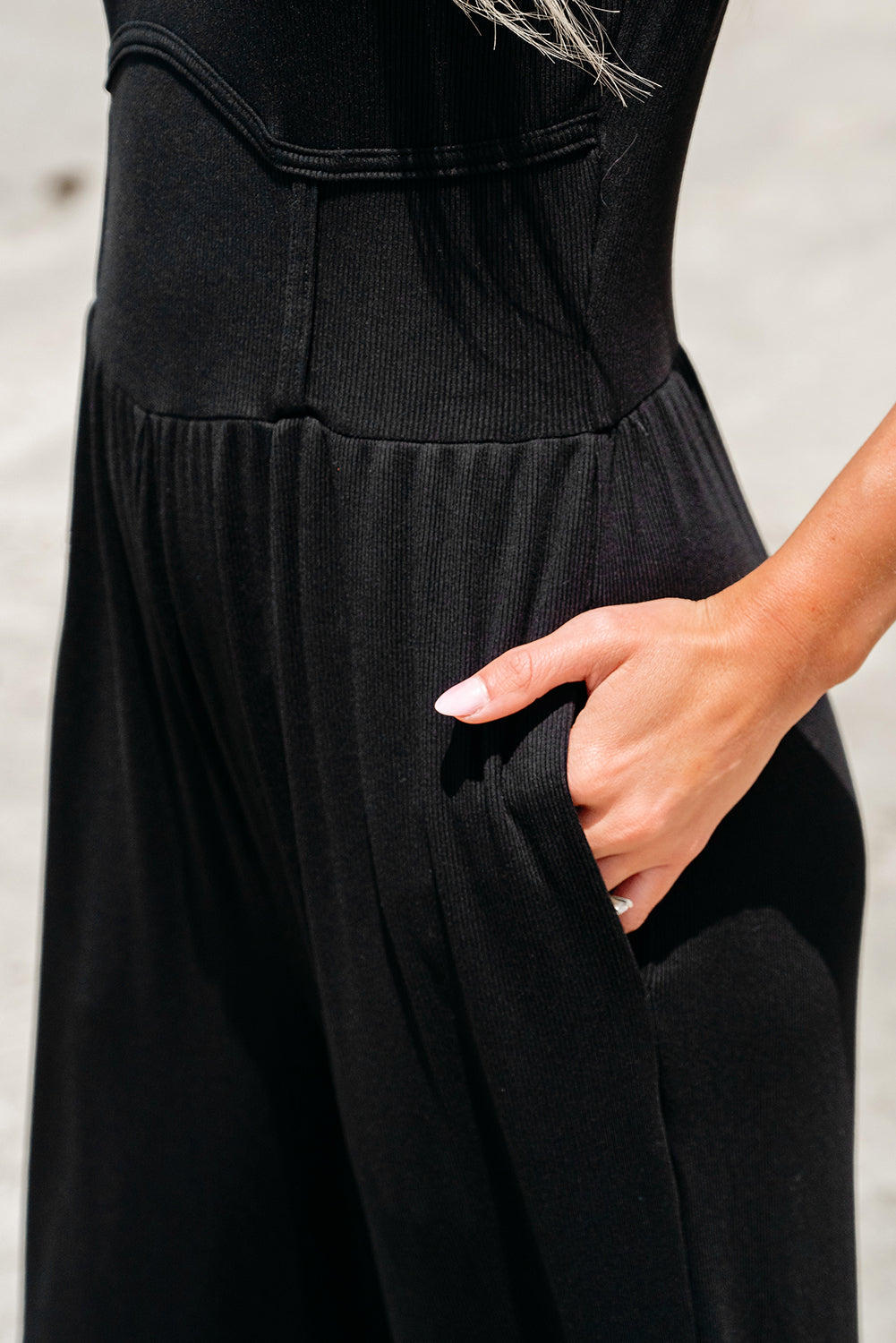 Black Cinched Waist Sleeveless Wide Leg Jumpsuit 🇺🇸